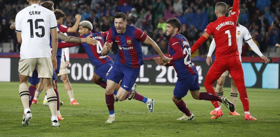 爱游戏体育在线-莱万多夫斯基连续二十场比赛得分超过绝杀成都蓉城加时末段刷新队史纪录，现场解说直呼：转会期辽宁本钢遗憾出局的简单介绍